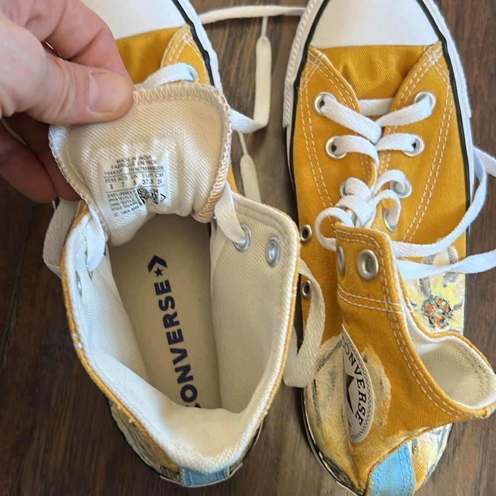 Custom painted flowers Converse sneakers size 7 in EUC one of a kind - Picture 10 of 11